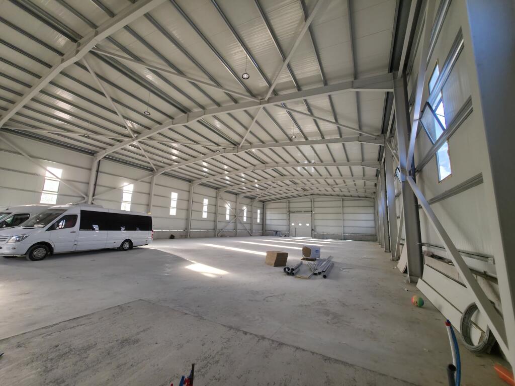 Jepet me qera kapanon modern prane rruges se Rinasit