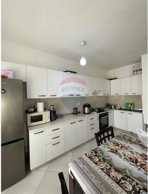 Shitet Apartament 2+1+2 tek Rruga e Elbasanit