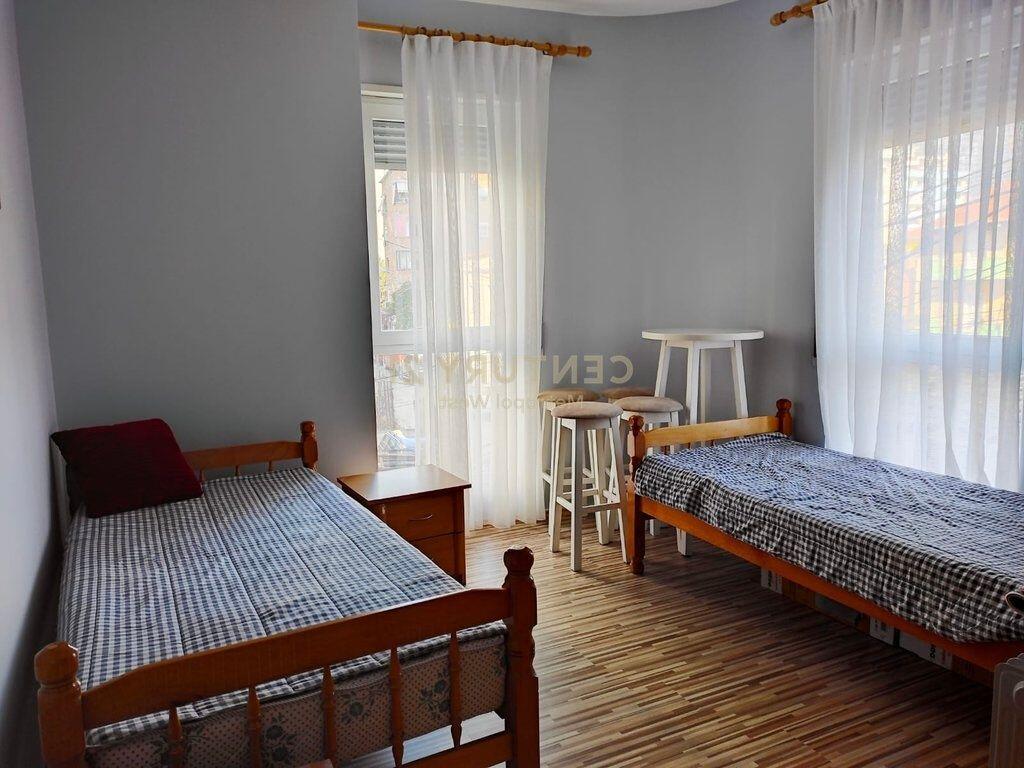 AFFITTASI APPARTAMENTO PIÙ GARAGE VICINO A MYSLYM SHYRI !