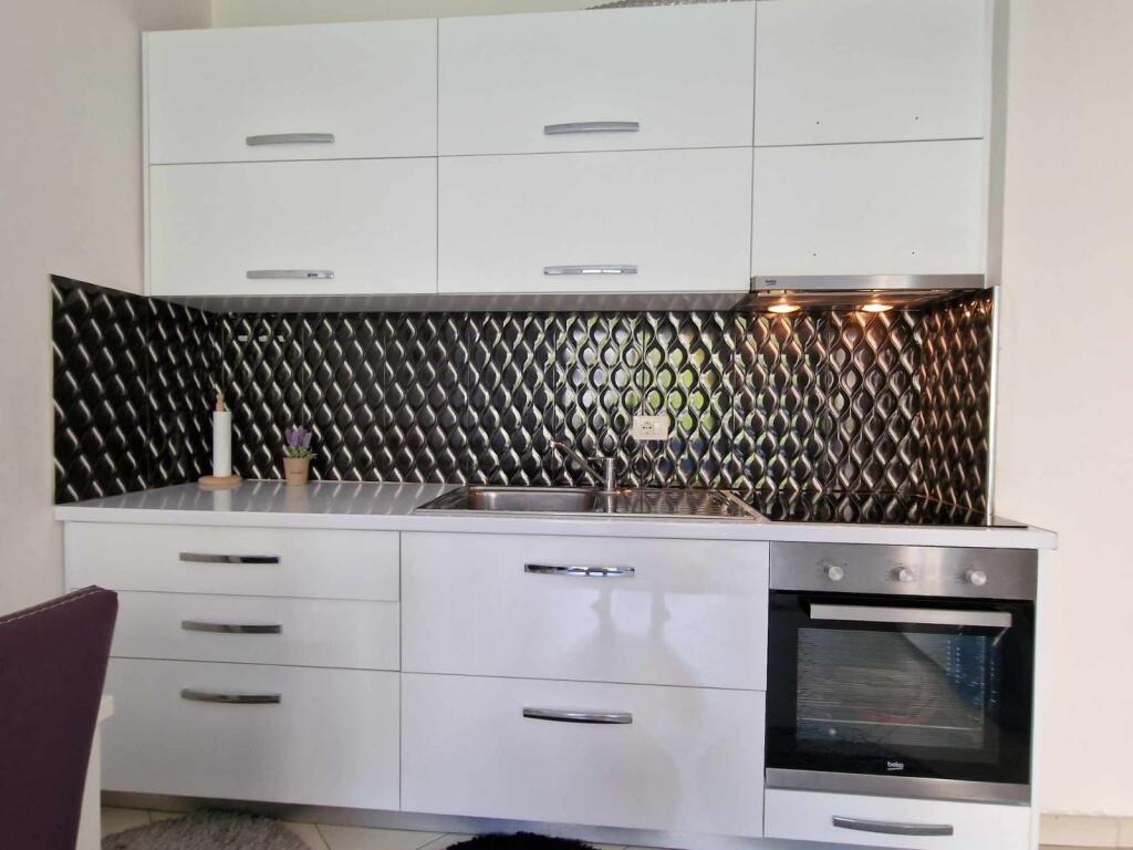 Apartament 1+1 me qera , 400 E. MISTO MAME