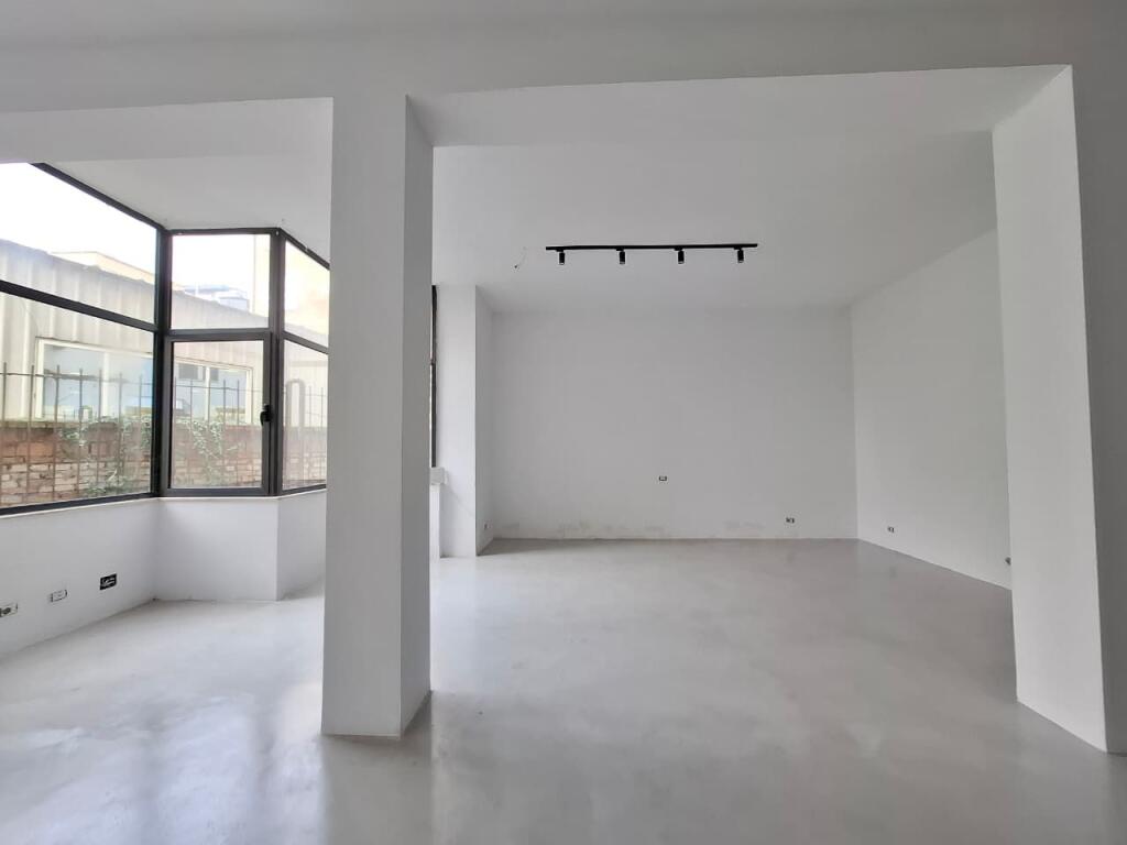 ZYRË ME Qira ,Open Space:📍 Qendër/ Fillim Rrugës Durrësit ( fiks mbrapa dyanit të luleve) 110 m2 || 780 euro🔥
