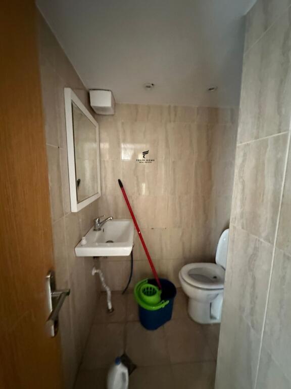 SHOP FOR RENT 280 M2 ASTIR 130,000 LEKE