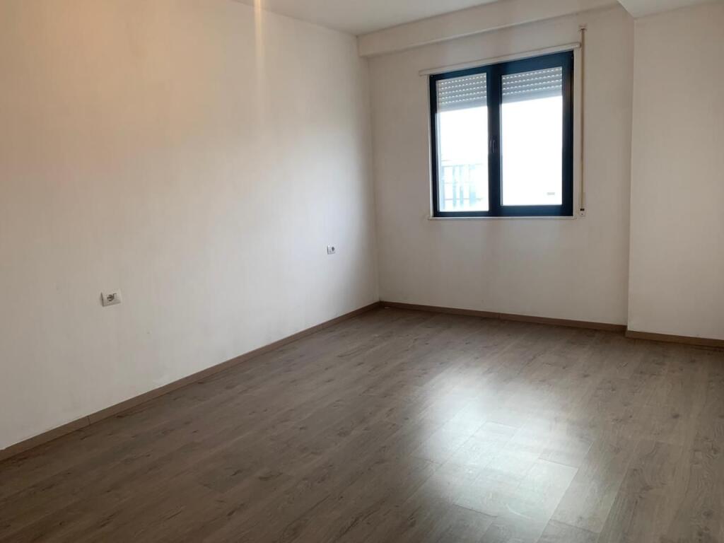 Ambient zyrash per qira prane UET ne Porcelan.