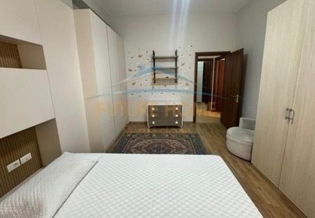 Apartament 2+1+2 Rruga Urani Pano