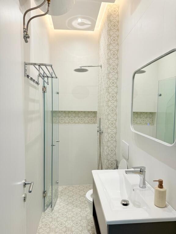 Apartament 2+1, Rruga e Kavajes!