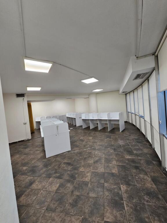 ZYRE ME QERA 330 M2 STACIONI I TRENIT 2000 EURO