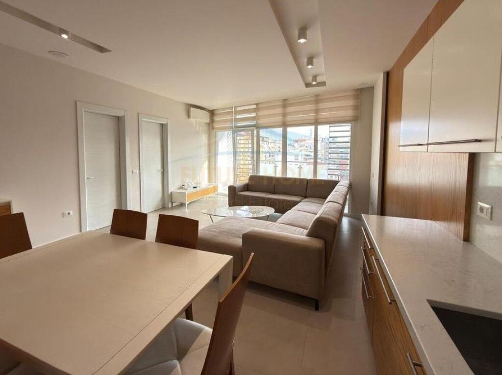 Shitet, Apartament 2+1+2 , Kika 2 , Komuna e Parisit.