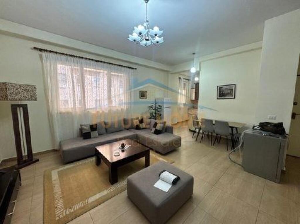 Apartament 2+1+2 Rruga Urani Pano