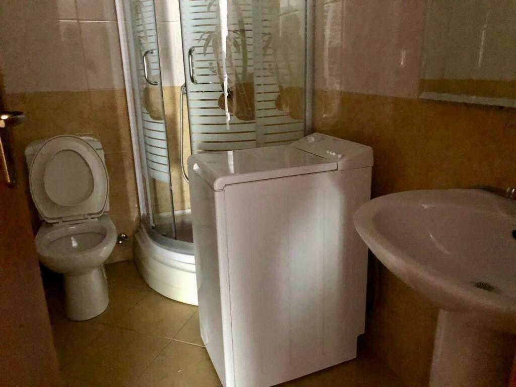 📣 QERA GARSONIERE 📍 Rruga e "Kavajes", Ish Parku i Autobuzeve ✨