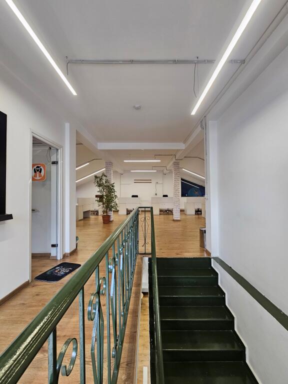 Ne BLLOK Jepet me Qira Zyrë me sipërfaqe 311 m² e ndarë me dy kate Rruga Sami Frasheri “pranë shkollës Edith Durham” Kati 1 sip 154 m Kati 2 sip 157