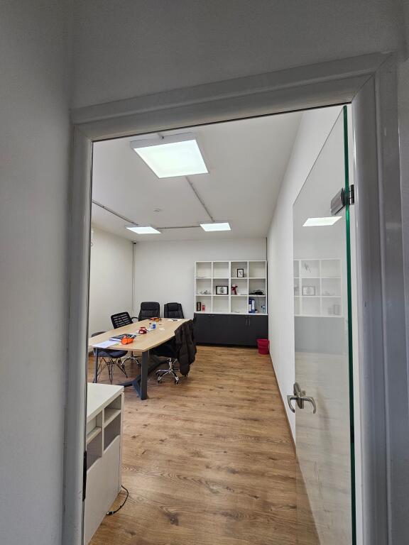 Ne BLLOK Jepet me Qira Zyrë me sipërfaqe 311 m² e ndarë me dy kate Rruga Sami Frasheri “pranë shkollës Edith Durham” Kati 1 sip 154 m Kati 2 sip 157