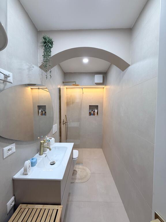 Apartament 2+1 ne shitje, Bllok, super i investuar