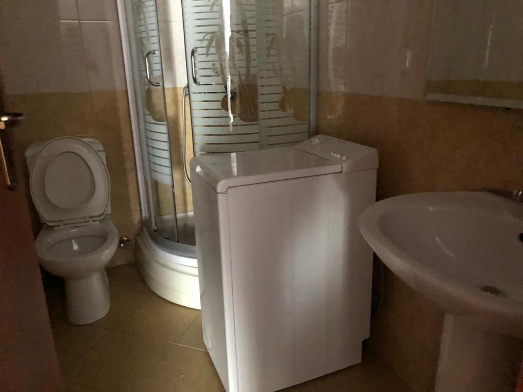 📣 QERA GARSONIERE 📍 Rruga e "Kavajes", Ish Parku i Autobuzeve ✨ 💶 Cmimi 400 Euro