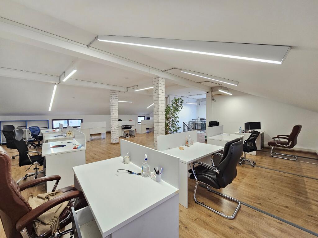 Ne BLLOK Jepet me Qira Zyrë me sipërfaqe 311 m² e ndarë me dy kate Rruga Sami Frasheri “pranë shkollës Edith Durham” Kati 1 sip 154 m Kati 2 sip 157