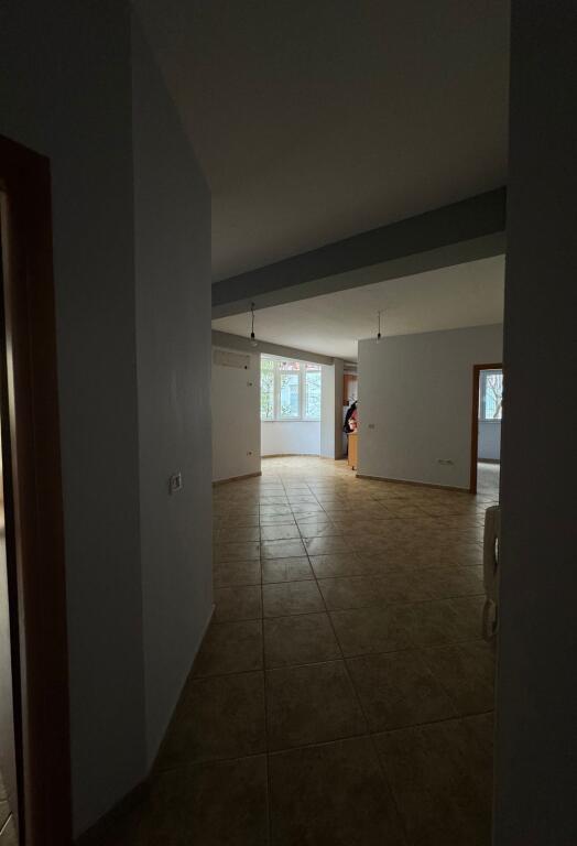 APARTAMENT ME QERA 2+1+2 KODRA DIELLIT 650 EURO