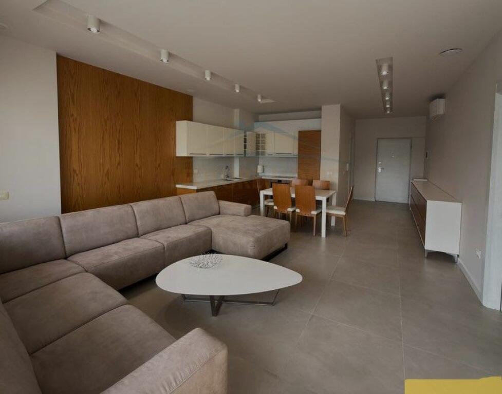 Shitet, Apartament 2+1+2 , Kika 2 , Komuna e Parisit.