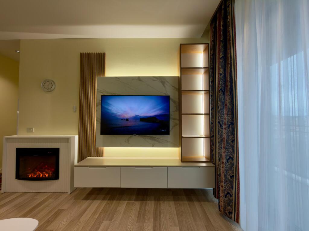 Apartament luks 2+1+Parkim me qira ne Rr Mine Peza