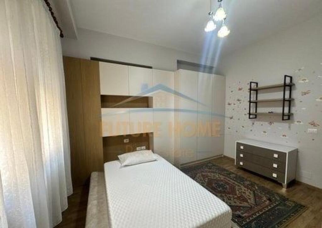 Apartament 2+1+2 Rruga Urani Pano