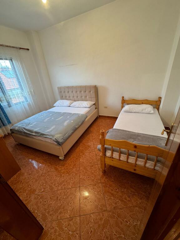 Apartament me Qera, Tirane