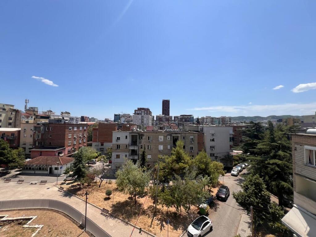Shitet Apartament 2+1 në Rrugën e Durrësit, pranë Mozaikut të Tiranës. ID D8142A21
