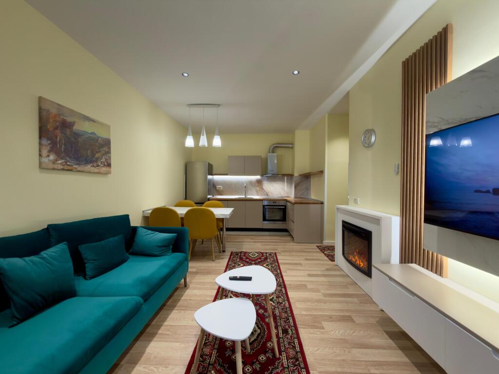 Apartament luks 2+1+Parkim me qira ne Rr Mine Peza