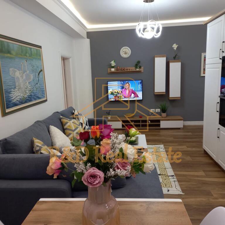 🏡 Jepet me qira apartament 1+1 – Rruga Margarita Tutulani
