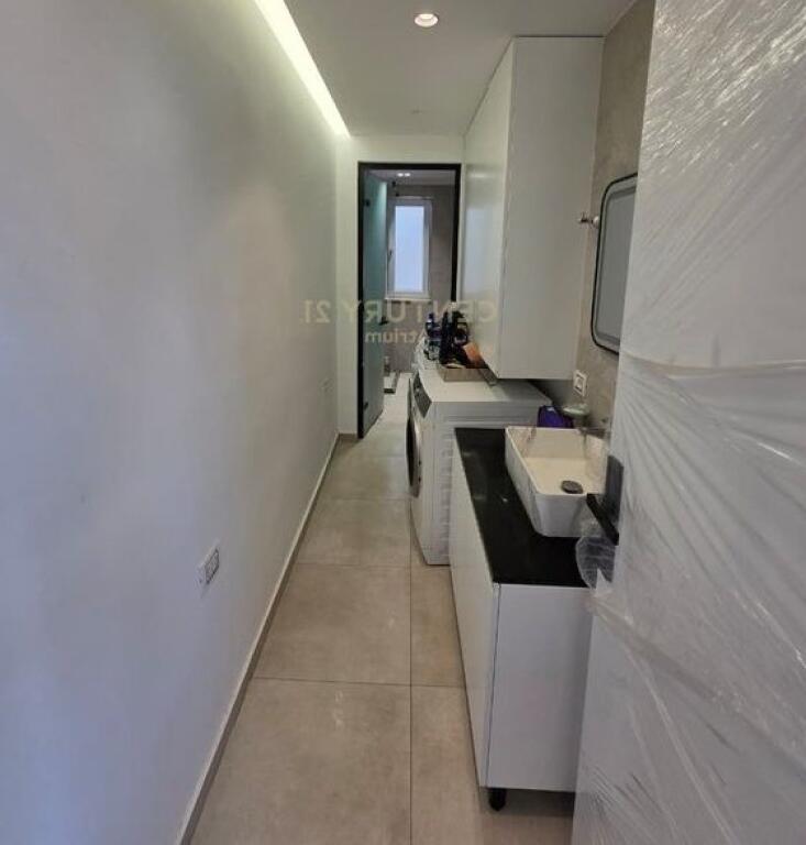 VILLA SU DUE PIANI IN VENDITA VICINO A TV-KLAN.