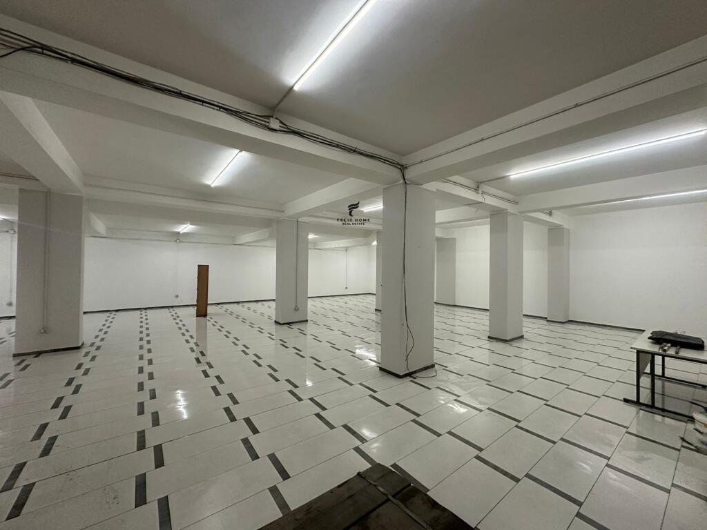 SHOP FOR RENT 280 M2 ASTIR 130,000 LEKE