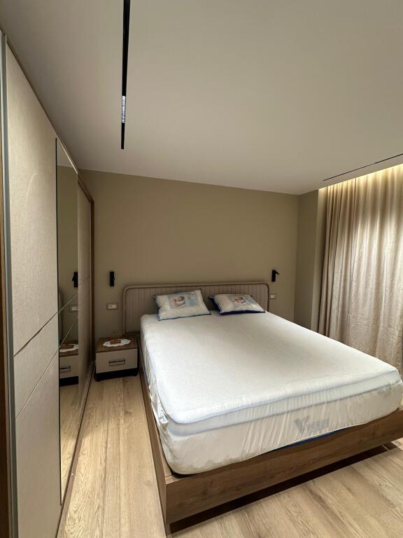 Appartamento in affitto 2+1+2+3 balconi su Bulverdi Migjeni, Astir