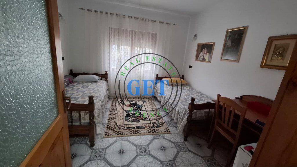 Shitet, Apartament 2+1, tek spitali, Durres.