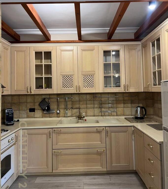 Apartament 1+1  dhe gasoniere ne Qender.