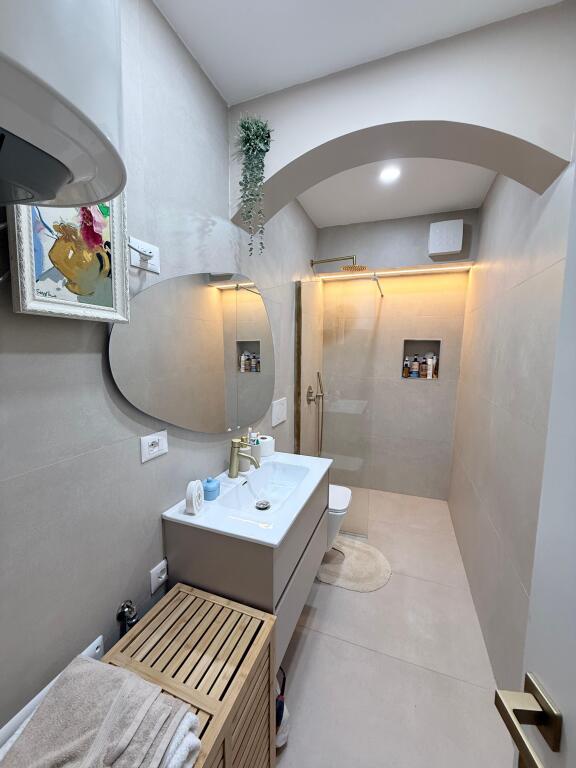 Apartament 2+1 ne shitje, Bllok, super i investuar