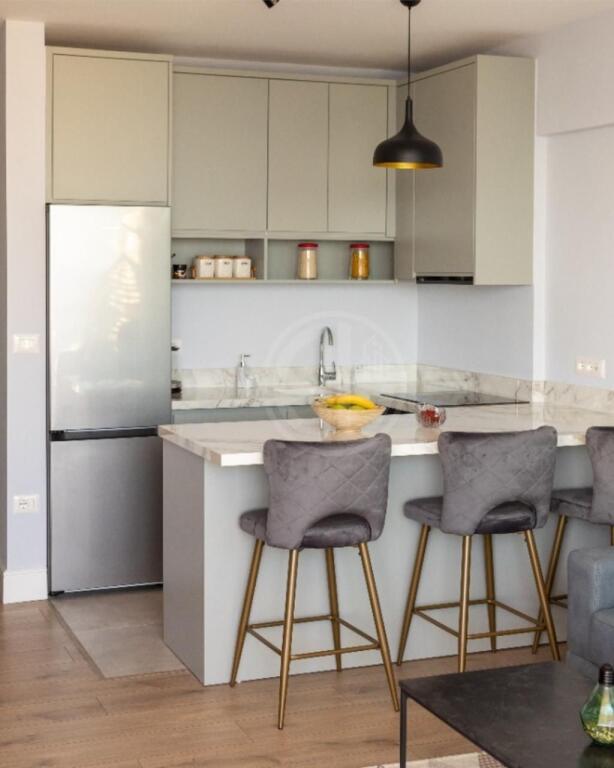 Apartament 2+1+2 per qera- Full Sea View në Currila