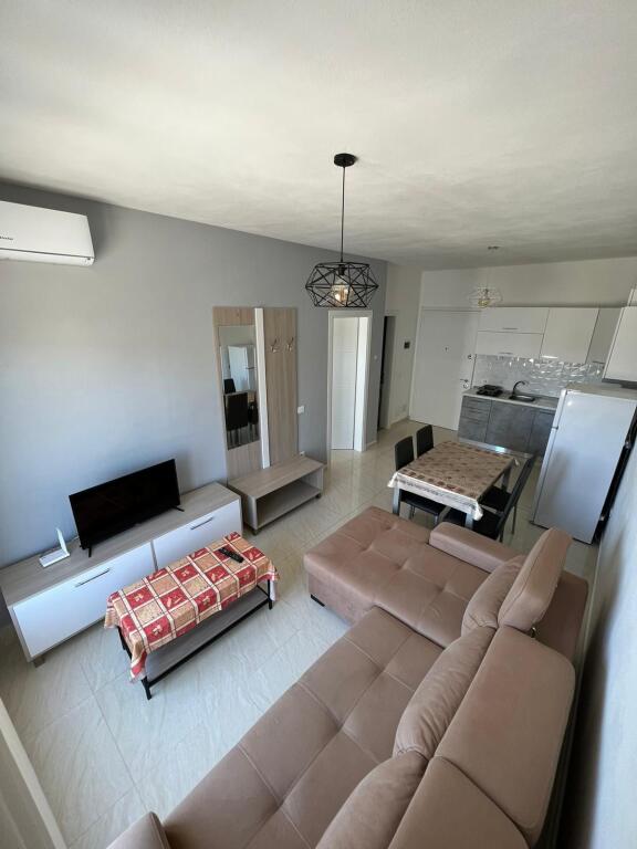 Jepet me Qera Apartament 1+1 Ne Golem