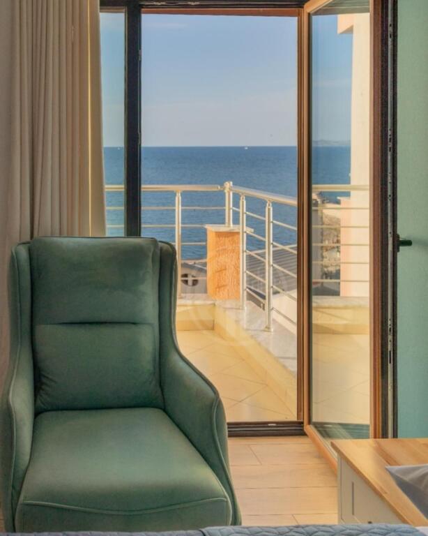 Apartament 2+1+2 per qera- Full Sea View në Currila