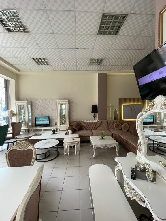 NEGOZIO IN AFFITTO 360 M2 VIALONE ZOGU I PARE 750.000 LEKE