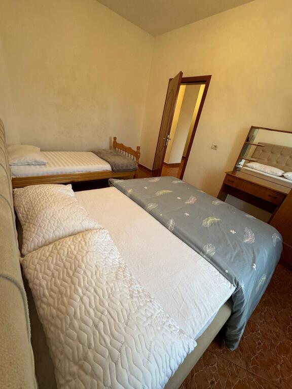 Apartament me Qera, Tirane