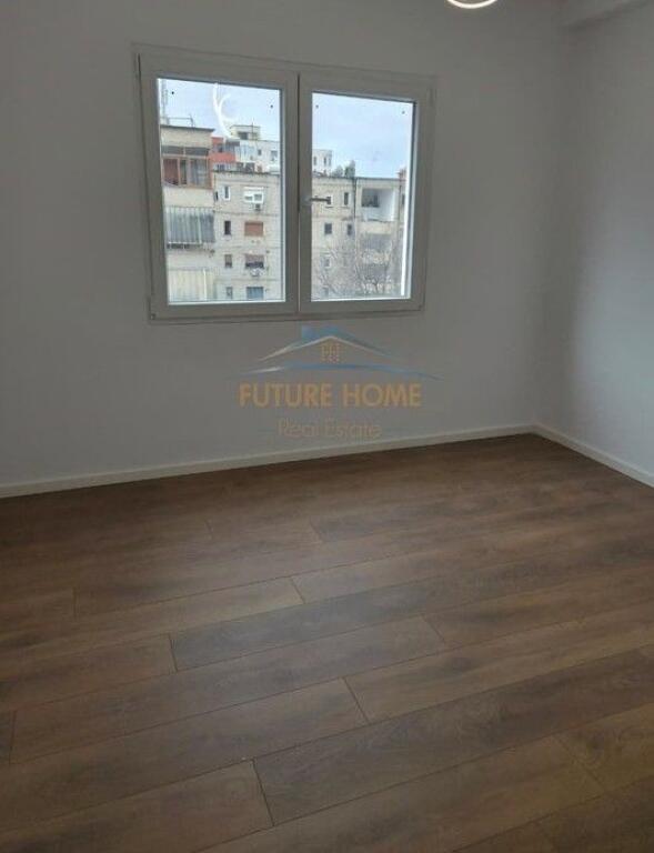 Shitet, Apartament 1+1, Tregu elektrik, Tiranë.