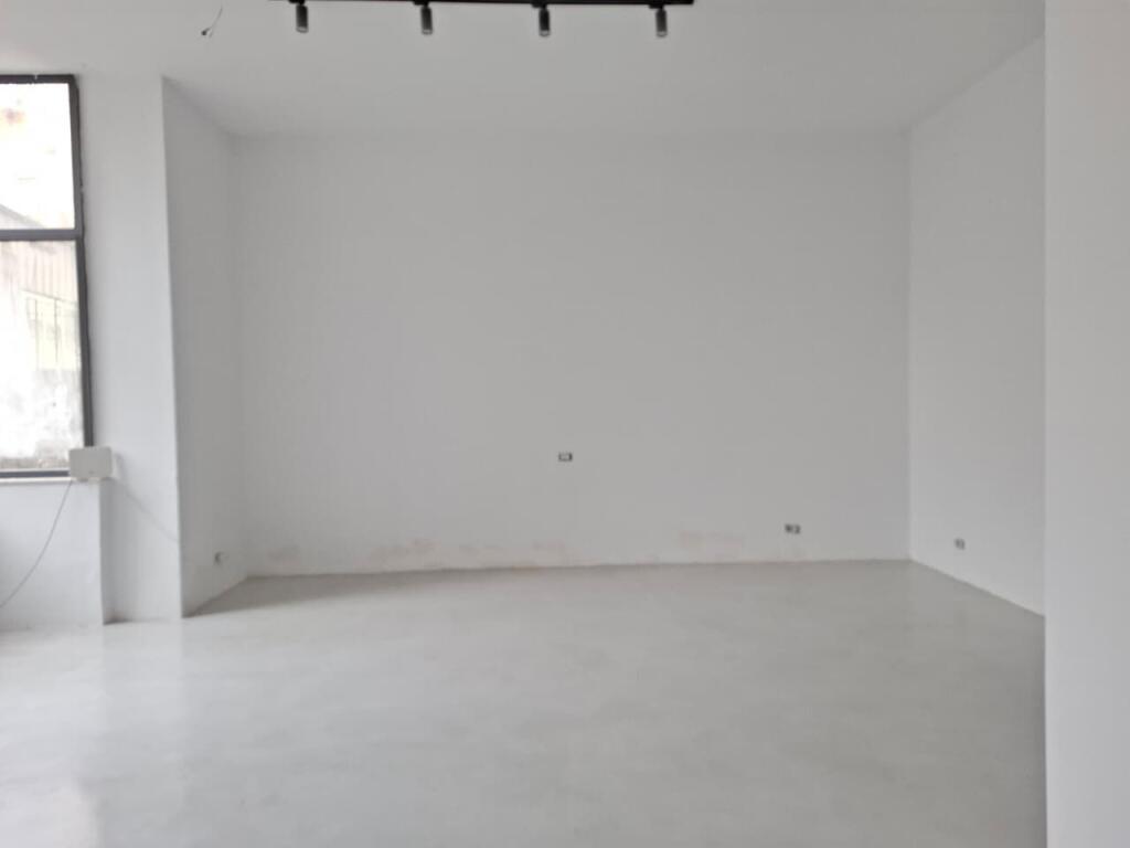 ZYRË ME Qira ,Open Space:📍 Qendër/ Fillim Rrugës Durrësit ( fiks mbrapa dyanit të luleve) 110 m2 || 780 euro🔥