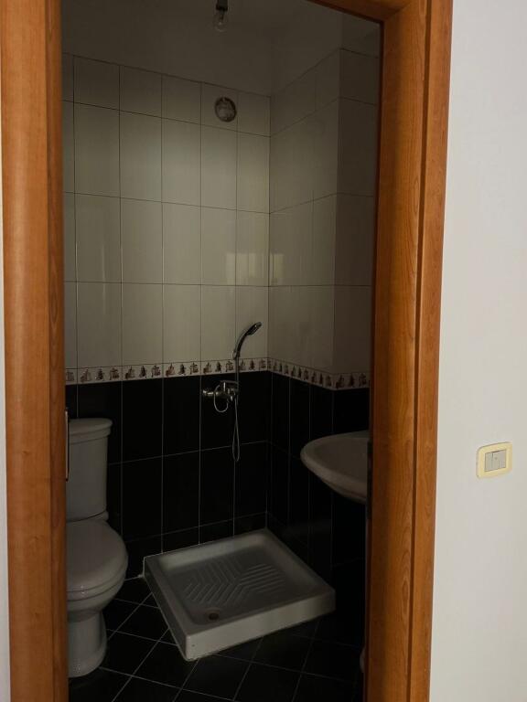 UFFICIO IN AFFITTO 2+1+2 KODRA DIELLIT 650 EURO