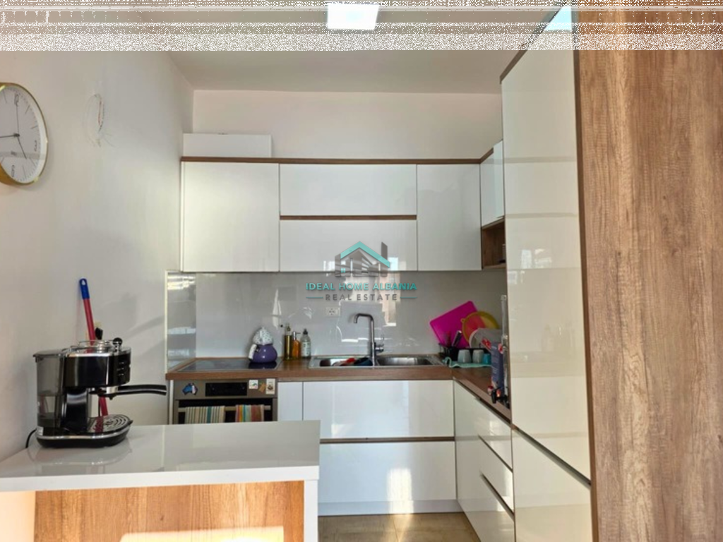 Apartament 2+1+2 për Shitje – Kati i Sipërm, Lungomare, Vlore.