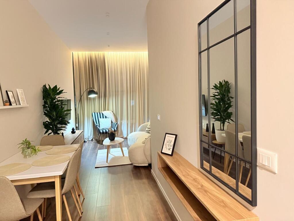 Apartament 2+1, Rruga e Kavajes!