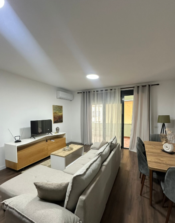 🏡 Jepet me Qira Apartament 3+1 – Komuna e Parisit