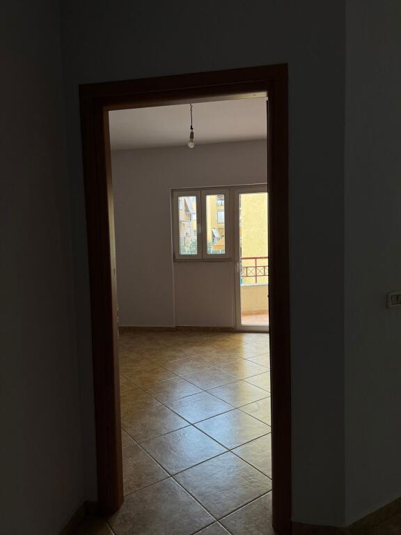 APARTAMENT ME QERA 2+1+2 KODRA DIELLIT 650 EURO