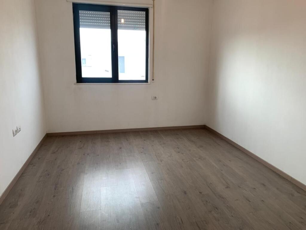 Ambient zyrash per qira prane UET ne Porcelan.