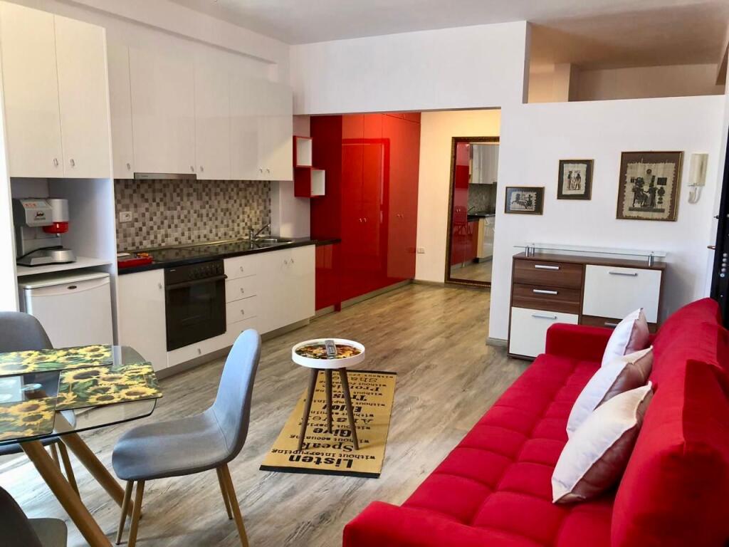 📣 QERA GARSONIERE 📍 Rruga e "Kavajes", Ish Parku i Autobuzeve ✨