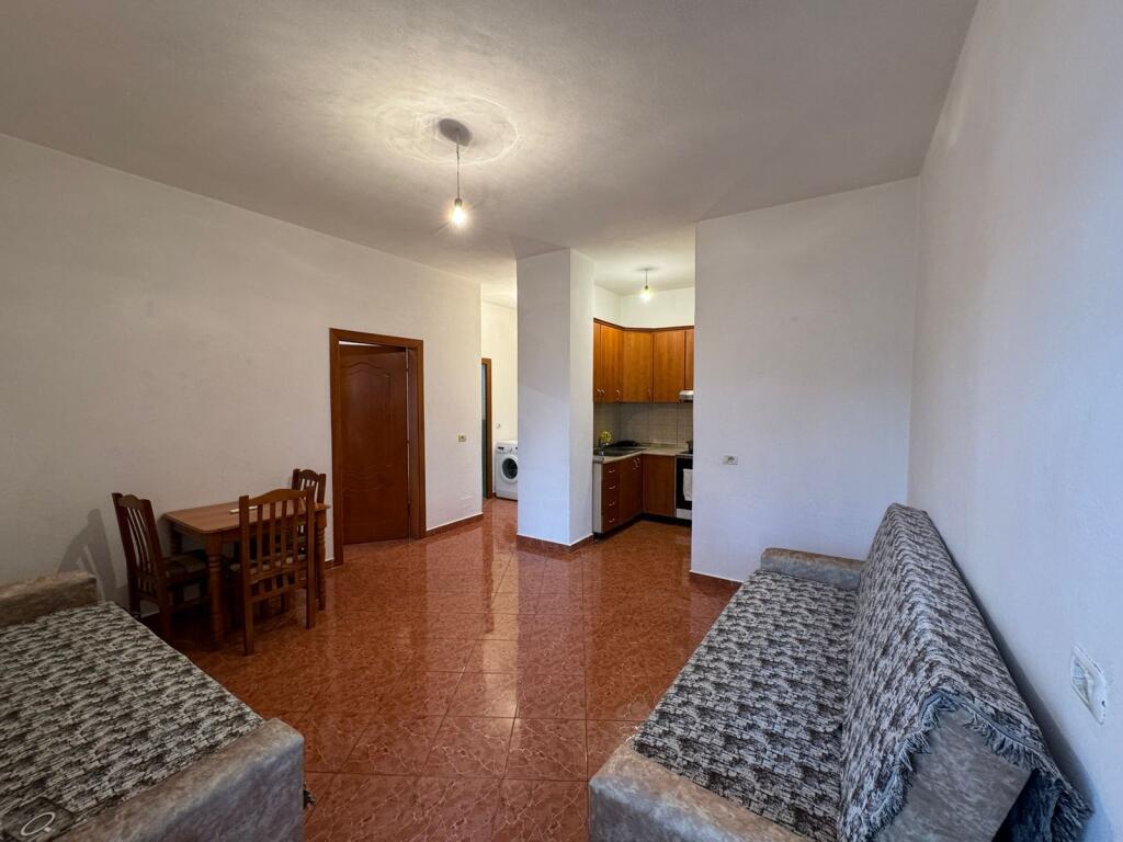 Apartament me Qera, Tirane