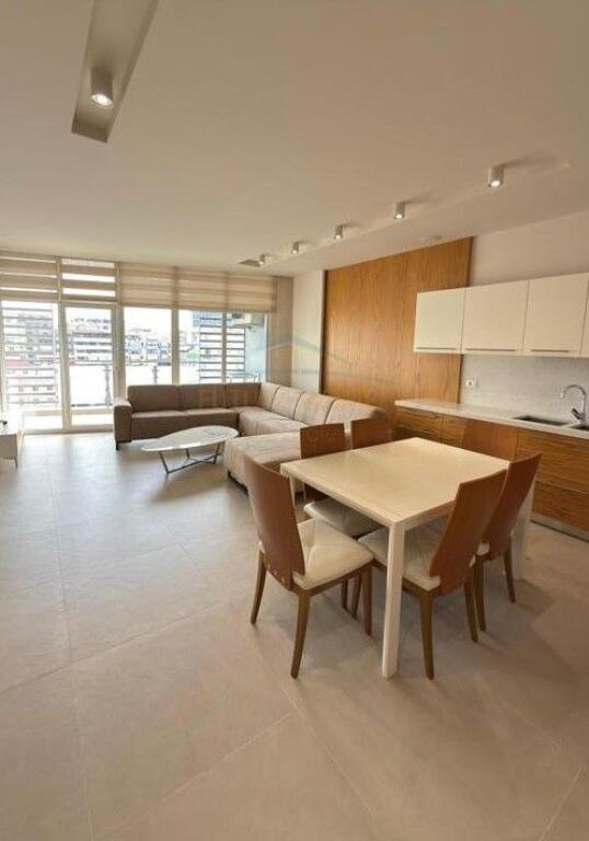 Shitet, Apartament 2+1+2 , Kika 2 , Komuna e Parisit.