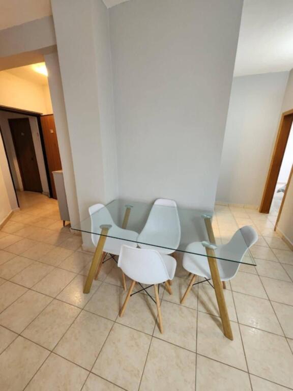 Apartament 1+1 per shitje tek Shkolla e Bashkuar!