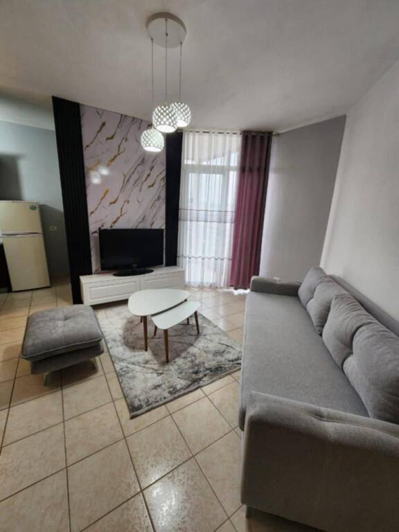 Apartament 1+1 per shitje tek Shkolla e Bashkuar!